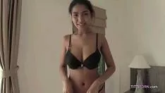 Asiatica De 17 Ani Ne Arata Sanii Si Pizda