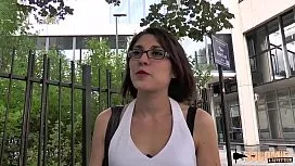Celine abordata si platita pentru sex