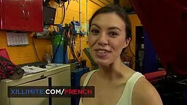 Tiffany sex la service auto cu doi barbati
