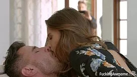 Jillian Janson filmata cu telefonul pe ascund cand face sex in living cu iubitul