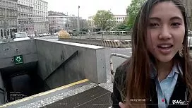 Tarfa frumoasa face sex total si adora sa bage pula in gura
