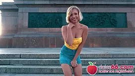 Blonda Gabi primeste bani sa faca sex pe strada