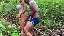 Un Futai Cu Cea Mai Buna Amica In Padure