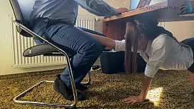 Sex Cu Tanara O Suge Pe Sub Masa - Filme Porno