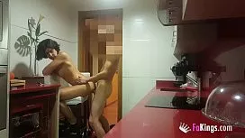 Barbatul Nu Stie Ca E Filmat In Timp Ce Da Limbi In Pizda Si O Fute - Filme Porno