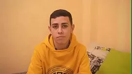 Prima Lui Experienta De Sex Cu O Tipa Cu 10 Ani Mai Mare Ca El