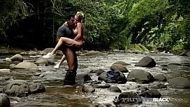 Blonda Este Fututa La Rau - Filme Porno