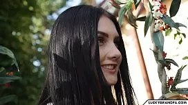 Bruneta Se Fute Cu Un Mos Fotograf