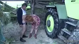 Tractorist Dotat Fute Bine O Milfa Curva Cu Chef De Viata - Filme Porno