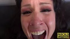 Barbat care isi fute pervers vecina