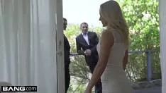 Blonda fierbinte Vinna Reed sex anal cu doi barbati