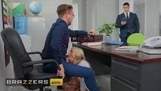 Marcel isi fute in cur prietena profesoara de Yoga
