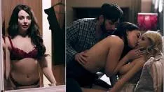 Ochii ei albastri sunt foarte sexy cand te priveste si trage din pula ta sperma