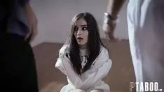 Este tot ce ti-ai putea dori de la aceasta femeie blonda care sta la comanda cu bucile in