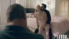 Sex pervers cu o tarfa cu sanii mici care are chef sa fie lovita peste tate de un