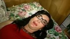 I se propune de catre vecina ei frumoasa sa faca o partida de sex in bucatarie