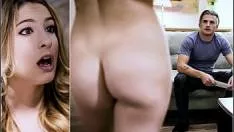 Are pijamale care se scoate doar spatele la ele sa le poti fute cum trebuie