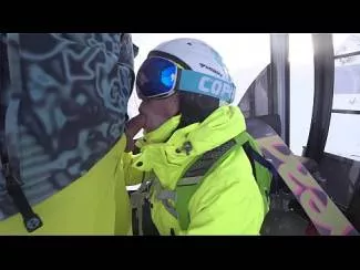 Doi Romani Merg La Sky In Elvetia Si Isi Dau Muie In Telecabina