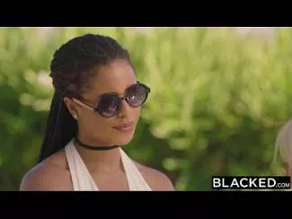 Romanca Blonda Il Fute Pe Iubitul Negru Al Unei Vecine