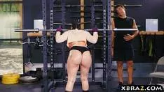Sex Cu O Curoasa Pusa La Antrenamente Severe Fututa De Instructorul De Fitness In Buci