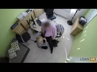 Fute O Blonda Pe Biroul Unde Lucreaza Zi De Zi