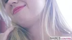 Fetita Blonda Care Isi Baga Degetele In Pizda