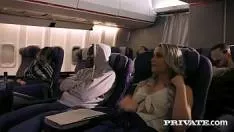 Excitata Blonda Se Fute In Avion Cu Barbat Viril