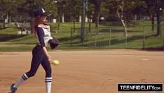 Jucator De Baseball Cu Pula De 30 Cm Fute Brutal Pizda Tanara