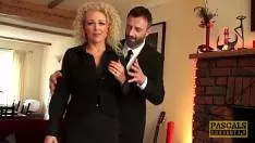 Matura Blonda Cu Parul Cret Dominata Si Fututa Agresiv