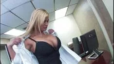 Porno Cu Un Jandarm Isi Fute Sefa In Biroul Ei