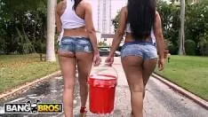 Doua Curve La Spalatorie Fac Sex In Grup