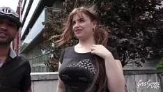 Studenta Grasa Cu Tate Mari Are Pofta De Sex Cu Negru