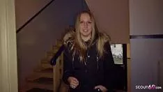 Blonda Cu Tate Mari Naturale Suge Pula Si Se Fute In Cur