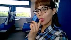 Si-A Supt Iubitul Cand Mergeau Cu Trenul